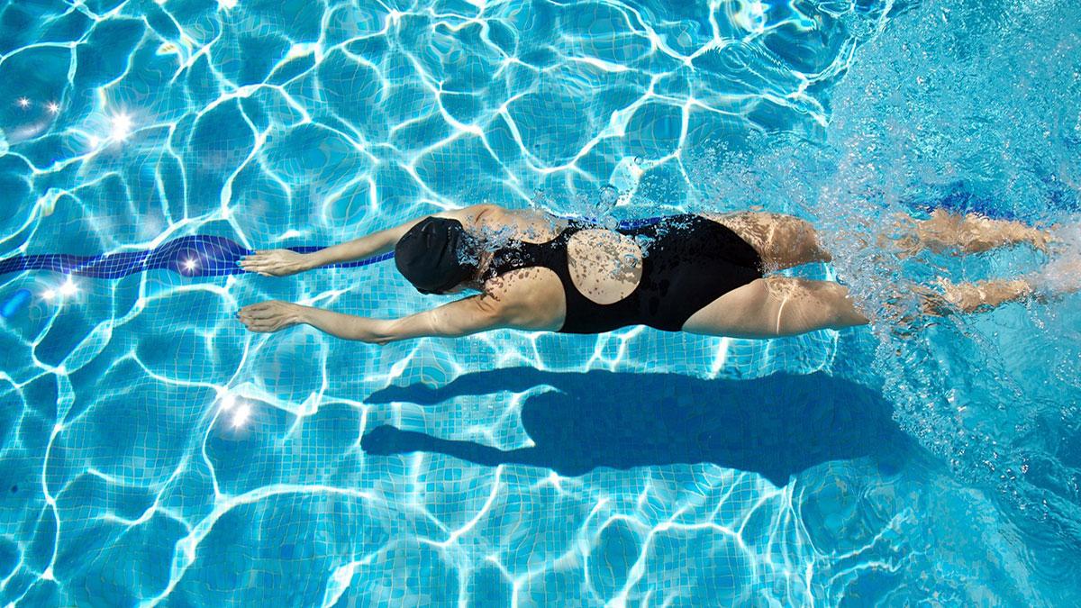 Quante calorie si consumano con un'ora di nuoto? Benefici, muscoli coinvolti, fa dimagrire
